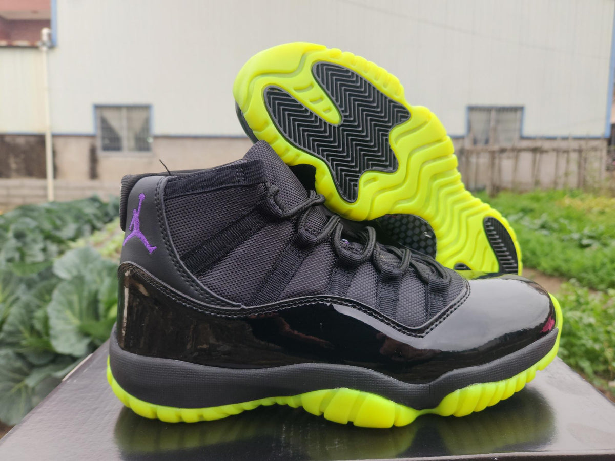 Air Jordan 11 Retro Black-Green Sneakers